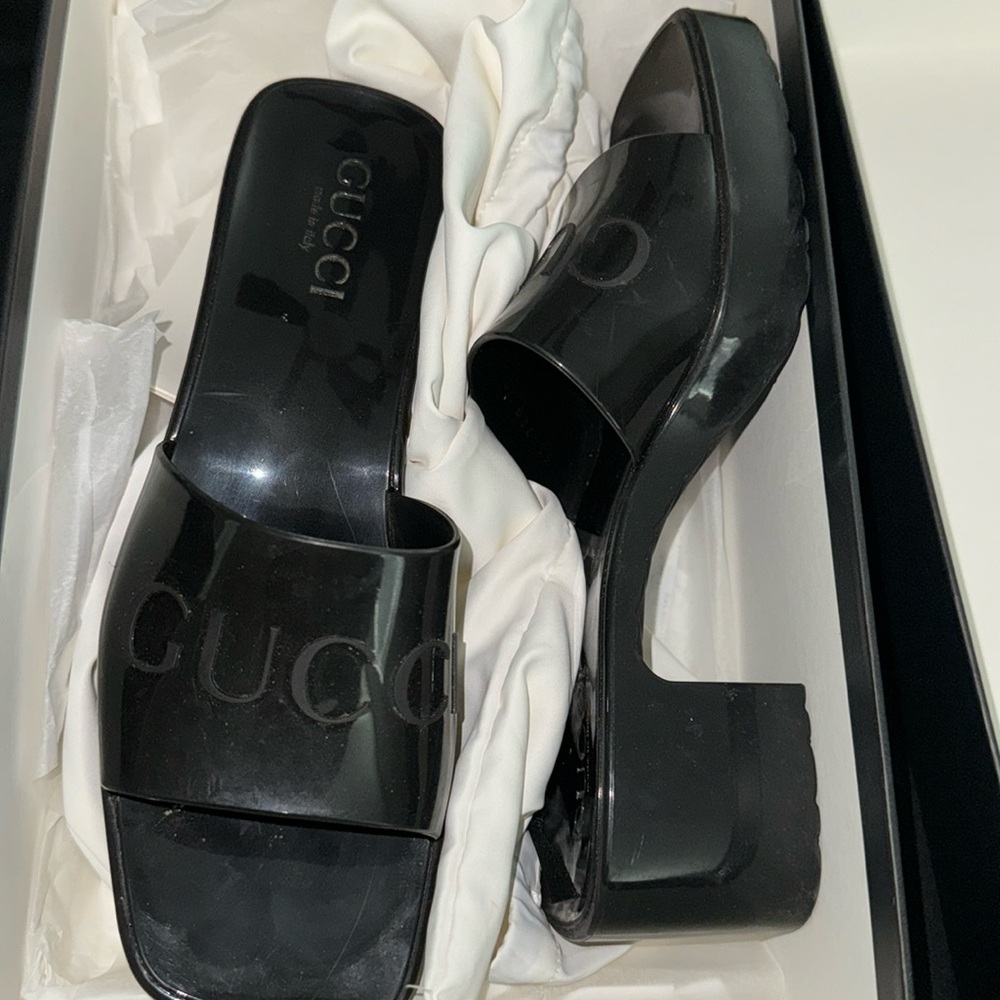 Gucci black slide includes dust bags